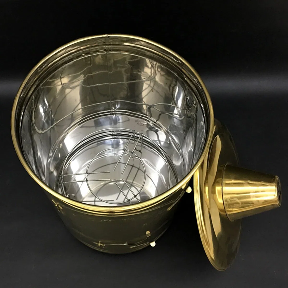 BurnerPortabler Gartenverbrennungsofen, verdicktes Edelstahl-Brennfass mit Kamin, Metall-Brennofen zum Verbrennen von Müll, Laub, Gartenabfällen, Papier mit erhöhten Füßen, Goldfarbe (34,5